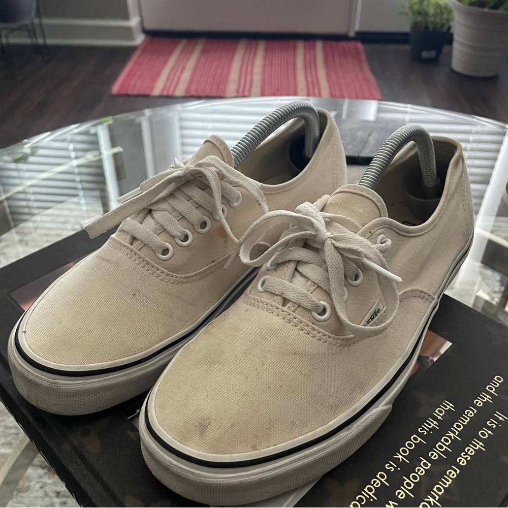Vans Authentic men’s size 9 (women’s 10.5) good condition - cream